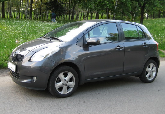 toyota yaris 2010 отзывы