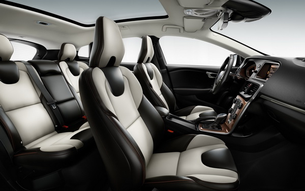 купить в Беларуси новый Volvo V40 Cross Country