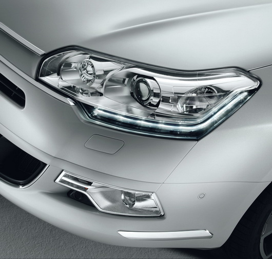 фото нового автомобиля Citroen C5