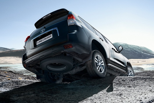 новый автомобиль Toyota Land Cruiser Prado