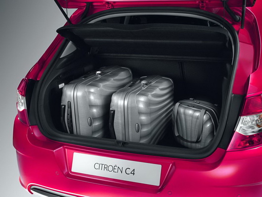 фото нового автомобиля Citroen C4