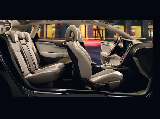 фото нового автомобиля Citroen C4
