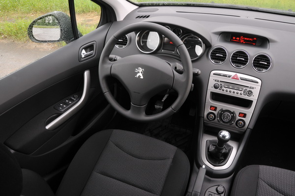 купить в
Беларуси новый Peugeot 408 тест-драйв