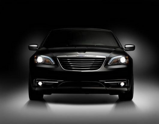 фото нового автомобиля Chrysler 200