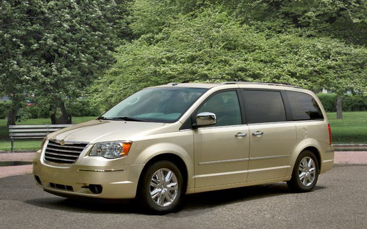 фото нового автомобиля Chrysler Town & Country