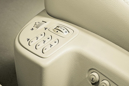 фото нового автомобиля Renault Latitude