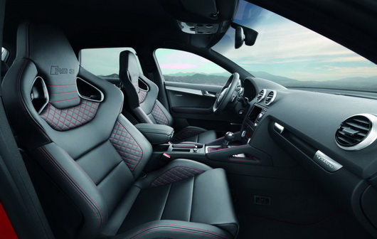 фото нового автомобиля Audi RS 3 Sportback