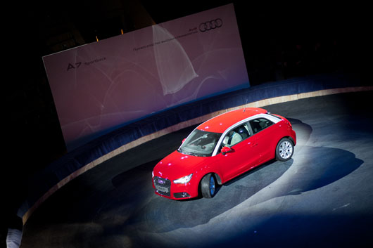 фото новый автомобиль Audi A7 Sportback цирк
