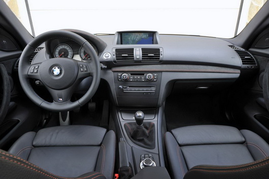 фото нового автомобиля BMW 1 Series M Coupe