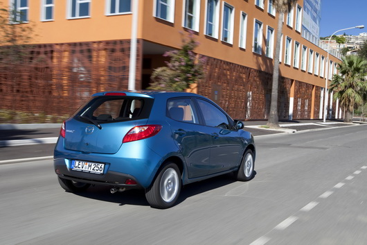 фото нового автомобиля Mazda2
