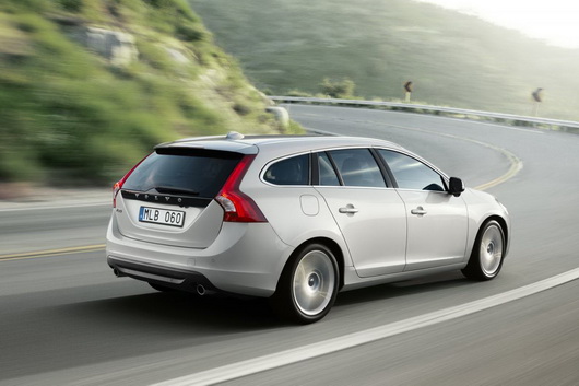 фото нового автомобиля Volvo V60 Вольво В60
