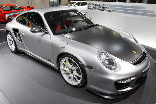 фото нового автомобиля Porsche 911 GT2 RS