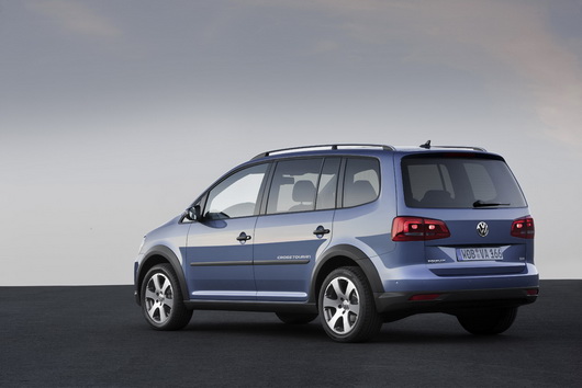фото нового автомобиля Volkswagen CrossTouran
