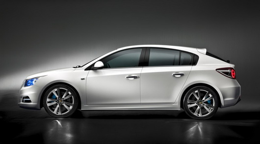 фото нового автомобиля chevrolet cruze хэтчбек