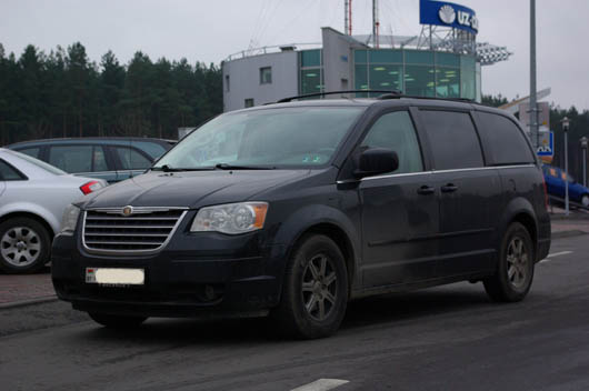 фото нового автомобиля Chrysler town contry