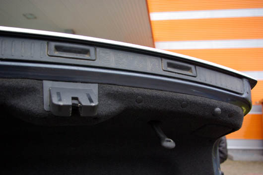 Фото нового автомобиля Skoda Superb замок багажника