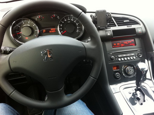 фото нового автомобиля Peugeot 3008