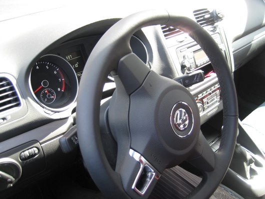 фото нового автомобиля Volkswagen Golf VI