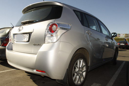 фото нового автомобиля Toyota Verso вид сзади