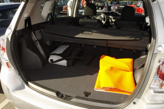 фото нового автомобиля Toyota Verso багажник