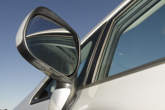 фото нового автомобиля Toyota Verso наружнее зеркало