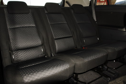 фото нового автомобиля Toyota Verso задние сиденья