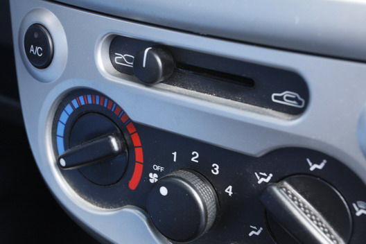 фото нового автомобиля Chevrolet Spark  панель управления кондиционером