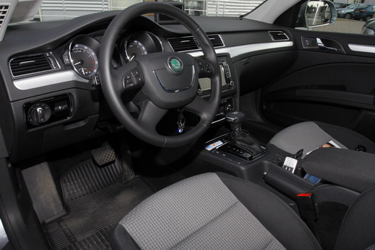 фото нового автомобиля Skoda Superb