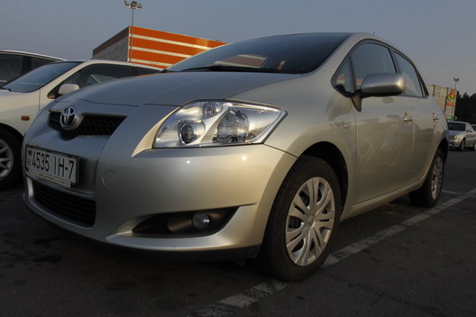 фото нового автомобиля Toyota Auris