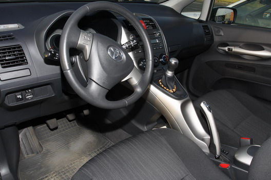 фото нового автомобиля Toyota Auris