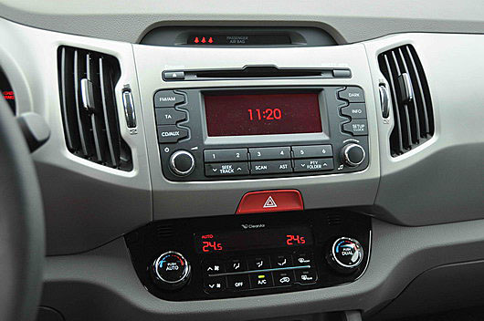 фото нового автомобиля Kia Sportage аудиосистема климат-контроль