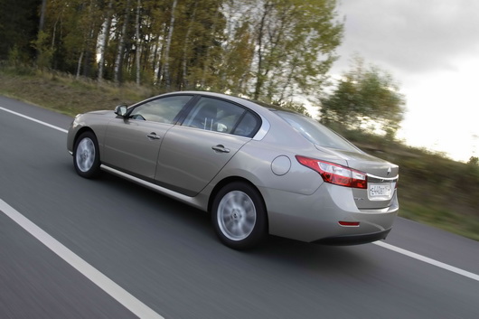 фото нового автомобиля Renault Latitude тест драйв