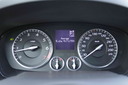 фото нового автомобиля Renault Latitude тест драйв