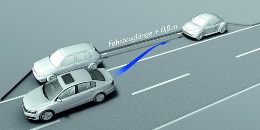 фото нового автомобиля Volkswagen Passat B7 тест-драйв ассистент парковки