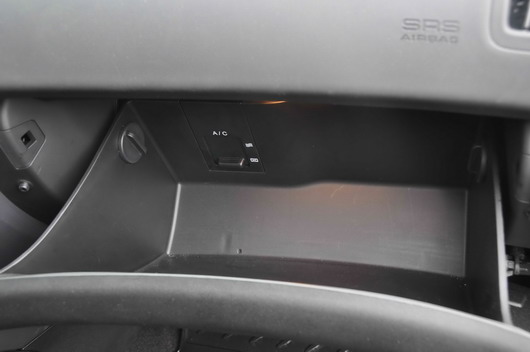 фото нового автомобиля Kia ceed бардачок охлаждаемый
