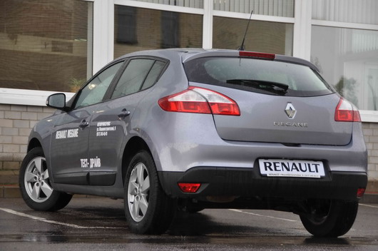 фото нового автомобиля Renault Megane низ заднего бампера