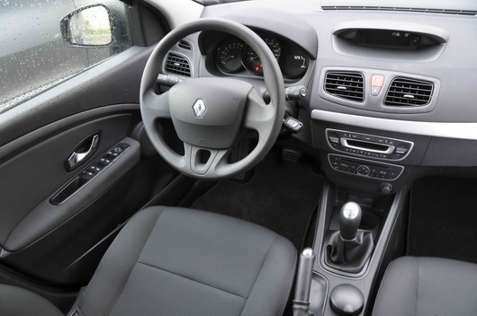 фото нового автомобиля Renault Megane интерьер