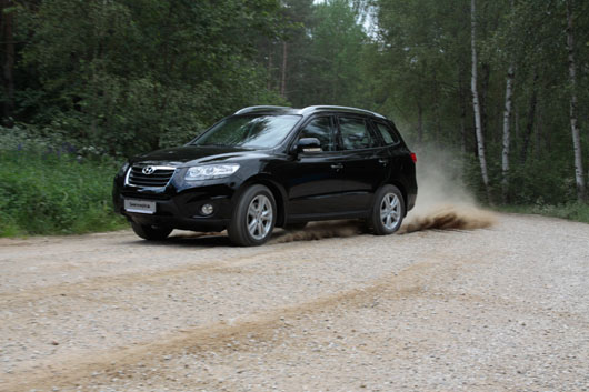 фото нового автомобиля Hyundai Santa Fe на гравейке
