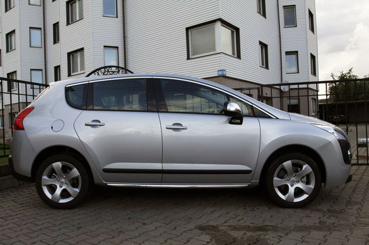 фото нового автомобиля Peugeot 3008