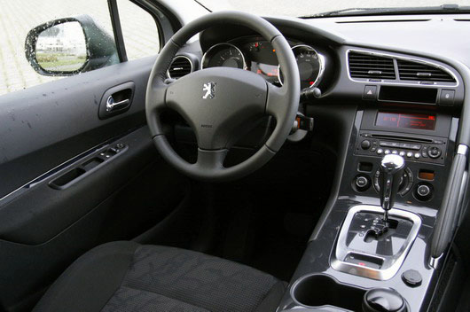 фото нового автомобиля Peugeot 3008