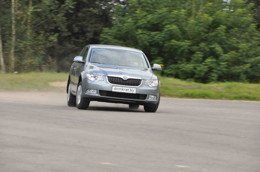 фото нового автомобиля Skoda Superb