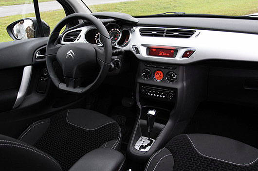 фото нового автомобиля Citroen C3 салон
