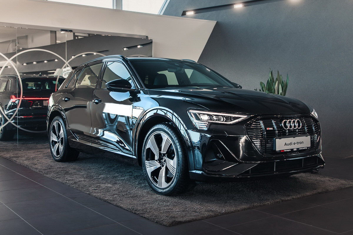 новый электромобиль Audi e-tron купить в Минске и Беларуси