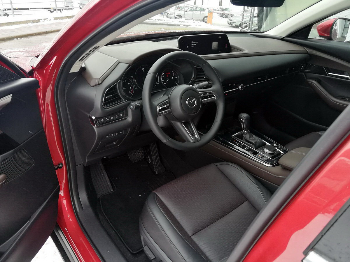 новая Мазда CX-30 тест-драйв фото