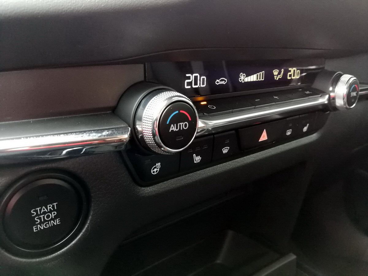 новая Мазда CX-30 тест-драйв фото