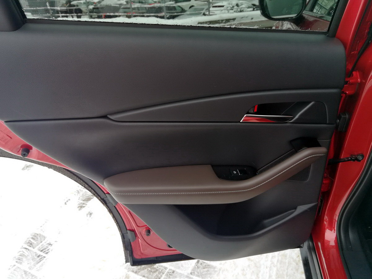 новая Мазда CX-30 тест-драйв фото