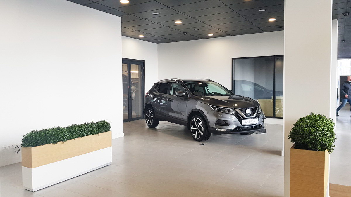 дилер Nissan в Минске Лозанж фото