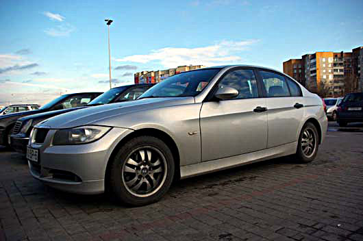 "Скромный дорожный просвет". Отзыв владельца BMW 320i