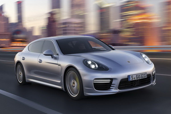 Купить в Беларуси новый Porsche Panamera: изучаем оснащение и цены