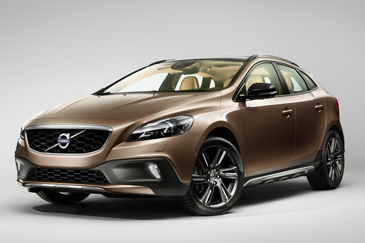 Купить в Беларуси новый кроссовер Volvo V40 Cross Country: изучаем оснащение, цены, конкурентов